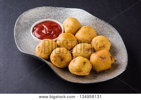 indian snacks also known as urad daal vada or indian pakoda or couth indian pakora or batata vada or aalu bonda or aalu bonde