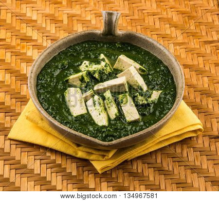 palak paneer served with naan / roti / paratha / chapati / phulka or fulka / indian bread, isolated on white background