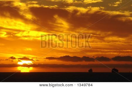 Sun tání do moře.