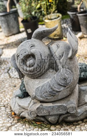 Hacienda Heights, Ca, Usa - March 23, 2018: Happy Smiling Pig Cement Statue In Garden Of Hsi Lai Bud