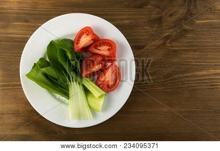 Sliced Tomatoes With Fresh Green Salad