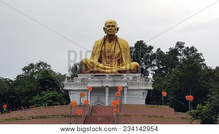 1 April 2018 Phatum Thani Thailand ; Golden Stone Statue Of A Buddha Temple In Thailand.