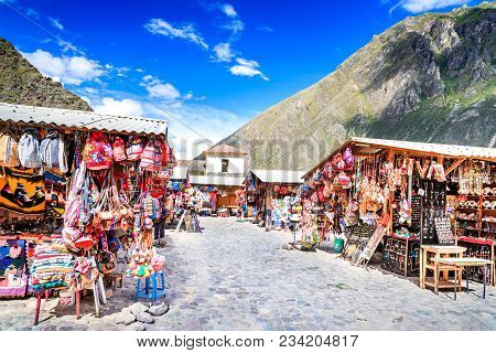 Ollantaytambo, Peru - 27 April 2017: Downtown Of The Small Medieval City Of Ollantaytambo, With Inca