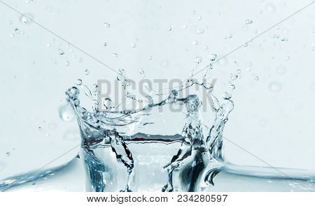Water Splash Pure Water Flow Crown Splash