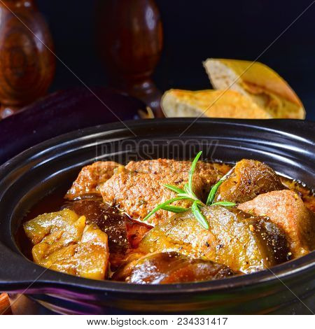 Eggplant Casserole - (melitzanes Me Kreas Sti Katsarola)