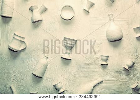 Background Ceramic Dishes On The Wall, Interesting Design Solutions, Design The Walls Of Restaurants