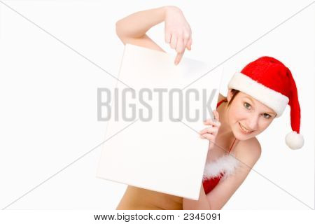 Natale ragazza alzando un cartello bianco per Copyspace