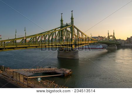 Scenic View Of Szabadsag Hid - Liberty Bridge - At Budapest, Hungary At Sunrise
