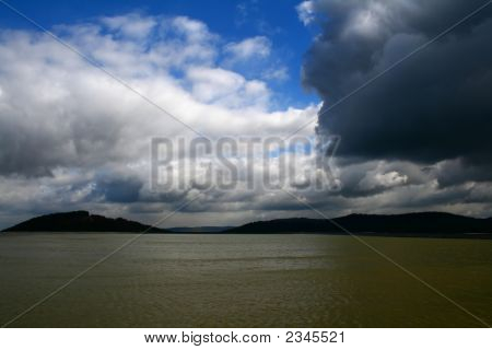 Jezero v horách