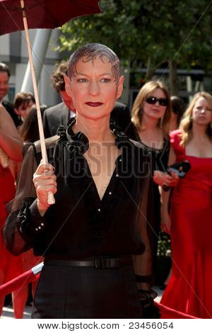 Los Angeles-Sept-10: Lou Eyrich Ankunft der kreativen Primetime Emmy Awards Ankunft bei Nokia 