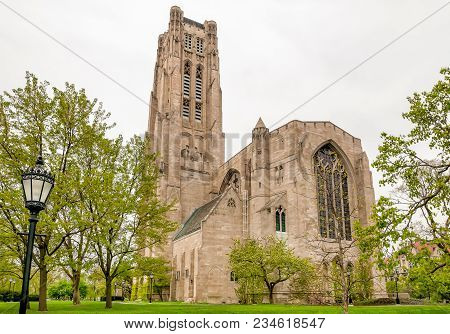 Chicago, Illinois, Usa - April 14, 2012: Rockefeller Memorial Chapel On The Campus Of The Chicago Un