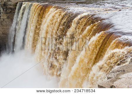 Alexandra Falls Tumble 32 Meters Over The Hay River, Twin Falls Gorge Territorial Park Northwest Ter