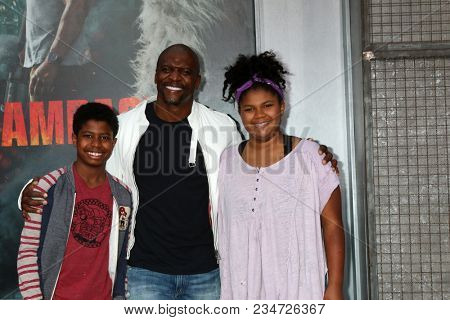 LOS ANGELES - APR 4:  Isaiah Crews, Terry Crews, Wynfrey Crews at the 
