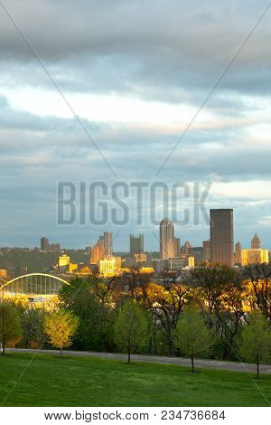 Schenley Park At Oakland Neighborhood And Downtown City Skyline,  Pittsburgh, Pennsylvania, Usa