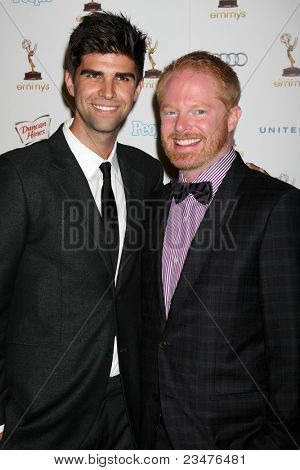 LOS ANGELES - SEP 16: Justin Mikita, Jesse Tyler Ferguson 63rd Primetime Emmy Awards kunstnere NOM
