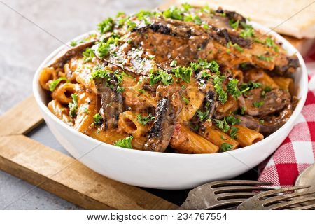 Vodka Chicken Pasta With Marinara Sauce Tossed With Rigatoni