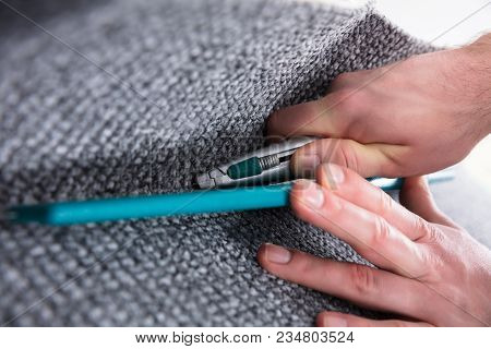 Carpet Fitter Fitting Carpet