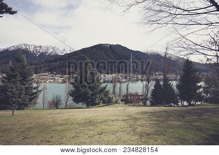 Scene Of Lake Wakatipu Queenstown New Zealand
