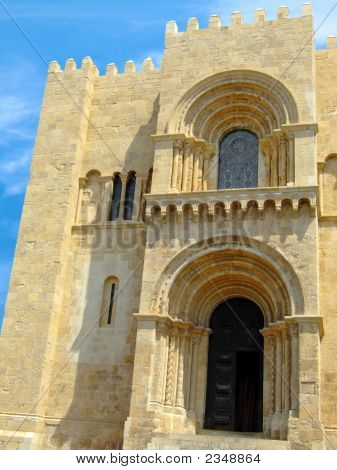 Vest Facade af den gamle katedral, Coimbra