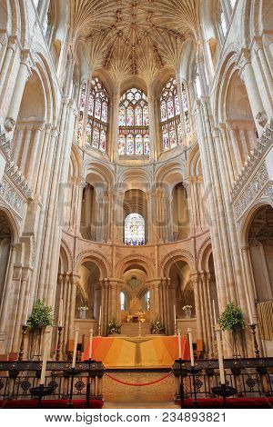 Norwich, Uk - March 31, 2018: The Pulpitum And The Altar In Norwich Cathedral