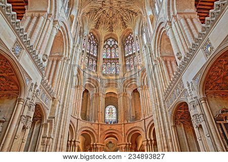 Norwich, Uk - March 31, 2018: Wide-angle On The Pulpitum In Norwich Cathedral