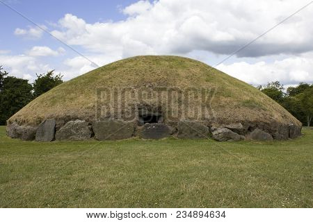 Newgrange And Knowth