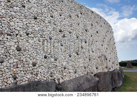 Newgrange And Knowth