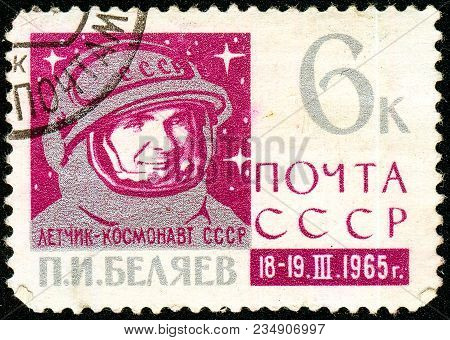 Ukraine - Circa 2018: A Postage Stamp Printed In Ussr Show Cosmonaut Pavel Belyayev. Series: Space F
