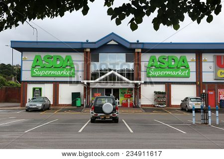 Sheffield, Uk - July 10, 2016: Asda Supermarket In Sheffield, Yorkshire, Uk. Retail Sales Generate 5