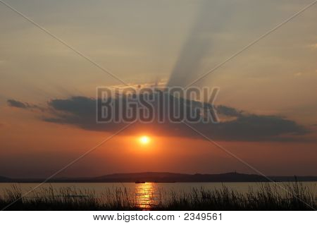 夜明けと太陽の梁