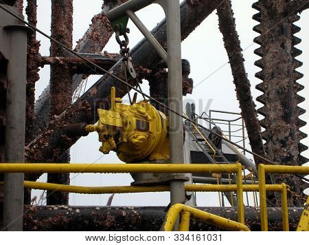 Replace Air Tugger During During Jack Up Maintenance Routine.