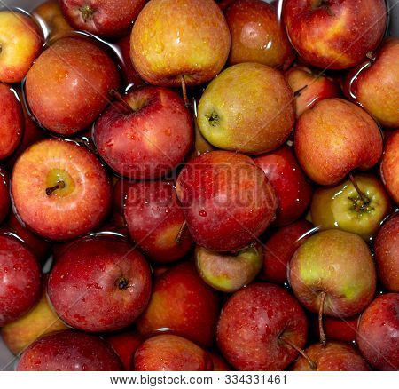 Apples In Water As Background And Texture.apples In Water As Background And Texture.