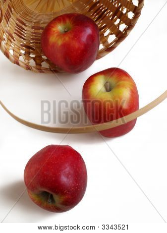 Üç elma