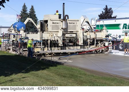 Manitowoc, Wi Usa September 22 2021: Construction Of A New Road