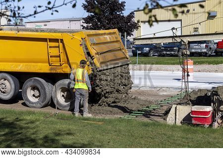 Manitowoc, Wi Usa September 22 2021: Construction Of A New Road