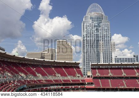 Cincinnati - Circa September 2021: Downtown Cincinnati Skyline Including The Great American, Omnicar