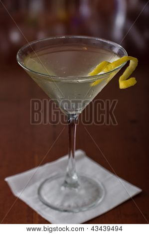 Špinavé Martini s citrónovou kůrou
