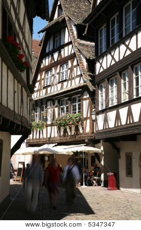 Szűk utcában a Petite-france, Old Town, Strasbourg, Franciaország