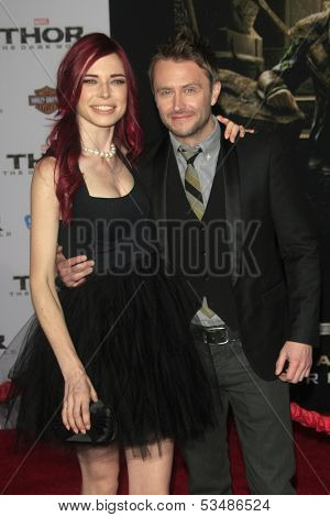 LOS ANGELES - NOV 4:  Chloe Dykstra, Chris Hardwick at the Thor: The Dark World' Premiere at El Capitan Theater on November 4, 2013 in Los Angeles, CA