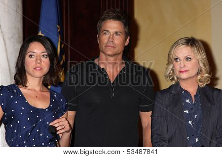 LOS ANGELES - OCT 16:  Aubrey Plaza, Rob Lowe, Amy Poehler at the 
