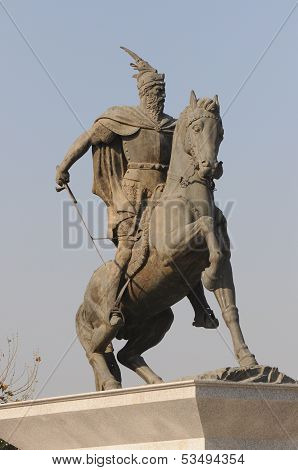 Gjergj Kastrioti Statue