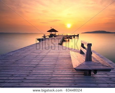 The long bridge over the sea