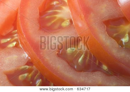 Scheiben von Tomaten