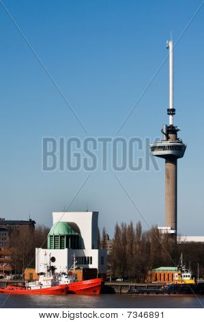 Euromast 탑과 강 미사 로테르 담