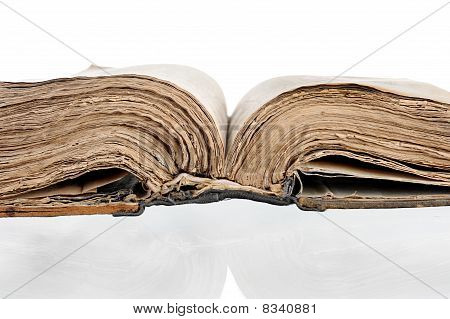 Un livre ouvert.