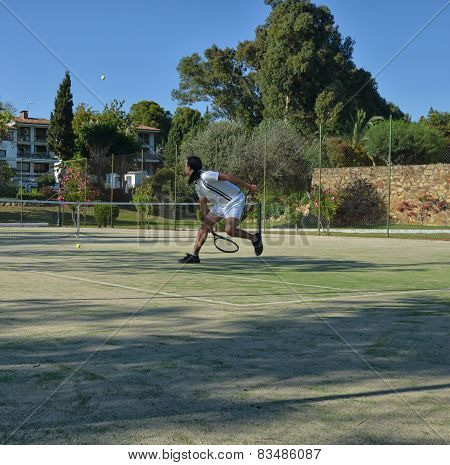 Recovering a ball in a tennis match