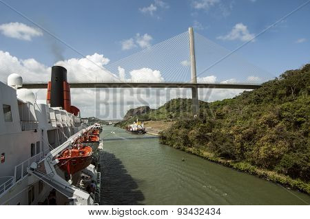 Passenger cruise ship assisted by tugboats passing Panama Canal. The cruise ship is Cunard's Queen Elizabeth 2. 14/07/2007