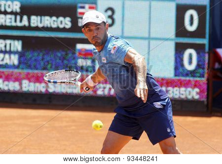 BARCELONA - APRIL, 23: Dominican tennis player Victor Estrella in action during a match of Barcelona tennis tournament Conde de Godo on April 23, 2015 in Barcelona