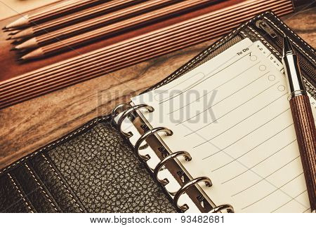 Luxurious rollerball pen and empty to do list 