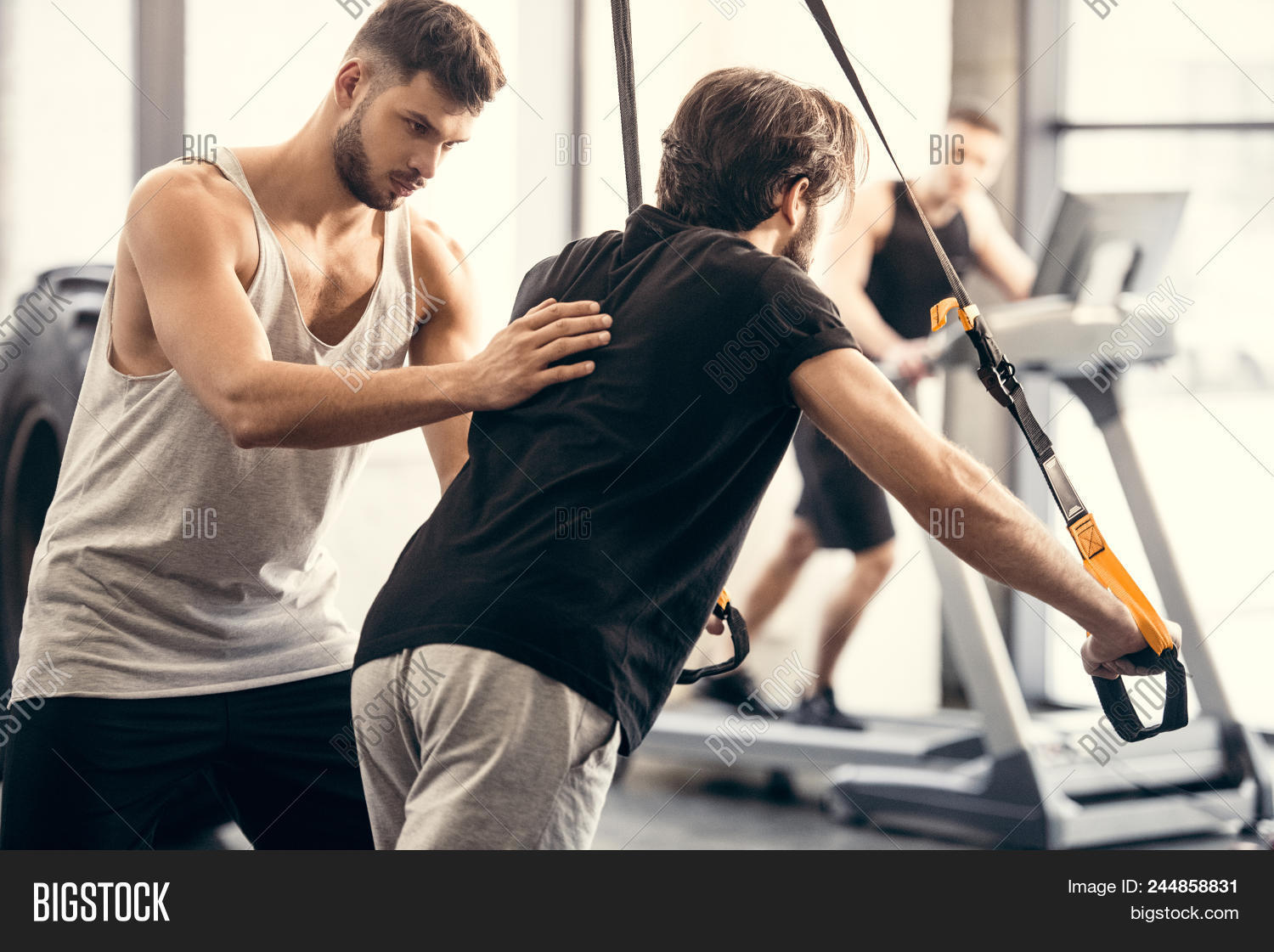 Do your friends sport. Люди занимаются спортом с ремнем безопасности. Почему хорошо тренироваться с ремнем.